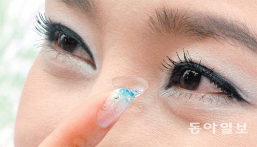 국민 10%가 쓰는 렌즈, 부작용 생기는 이유는 뭘까? : 동아사이언스