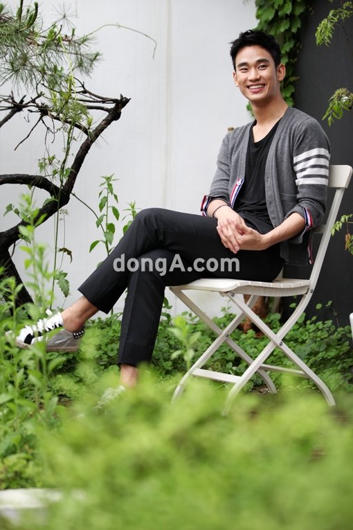 김수현은 “배용준 선배 반응요? ‘잘 했는데 좀 아쉽다’고 하셔서  ‘기준이 너무 높으시다’고 말하고 도망쳤어요”라며 웃었다. 국경원 기자 onecut@donga.com