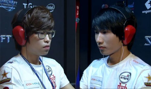WCS 시즌 1 파이널 4강 A조 김민철(왼쪽)-김유진.