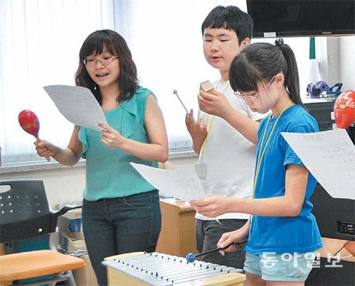 한승모 강원 인제남초등학교 교사가 학생들을 대상으로 진행한 아카펠라 수업.