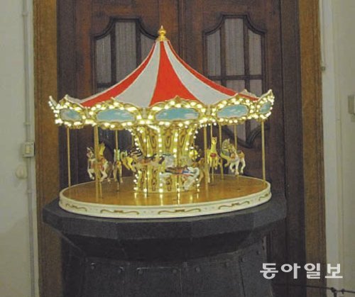 ‘Who is Alice?’전에 선보인 최우람 씨의 회전목마.