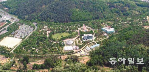 대구 달서구 대곡동 대구수목원 전경. 1990년대 초까지 대구에서 쏟아진 생활쓰레기를 매립한 곳이었지만 지금은 친환경 생태공원으로 탈바꿈했다. 대구수목원 제공