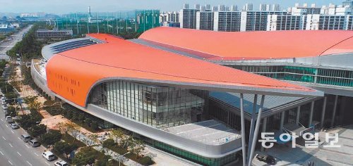 11일 완공된 김대중컨벤션센터 2센터. 3000석 규모의 다목적 회의실을 갖추고 있어 대형 국제회의 유치에 청신호가 켜졌다. 이형주 기자 peneye09@donga.com