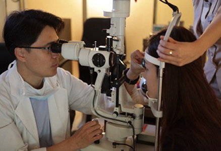 라섹수술은 얇은 각막도 수술할 수 있고 부작용이 거의 없는 등 장점이 많지만 회복기간이 길고 통증이 있어 라식에 비해 인기가 없었다. 하지만 최근 무통증 수술이 등장하면서 라섹수술에 대한 관심이 늘고 있다. 사진은 특정기사와 관련없음. 스포츠동아DB