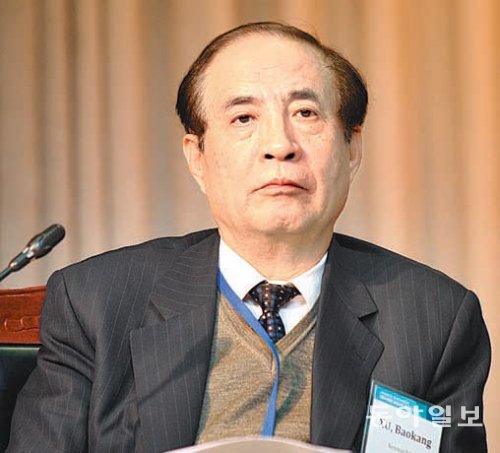 20일 ‘삼성 신경영 20주년’ 국제학술대회에서 특별강연을 하는 쉬바오캉 전 런민일보 대기자. 그는 서울 특파원 시절 ‘삼성 신경영’ 중국어판 번역을 감수하며 신경영에 각별한 관심을 갖게 됐다. 동아일보DB