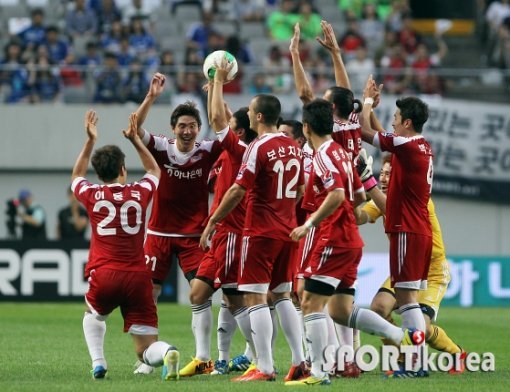 이동국 이천수 딸 축하 세리머니