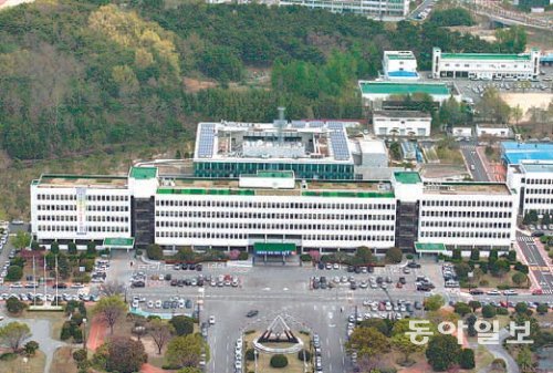 경남도정을 총괄하는 도청 전경. 면적이 넓고 경관과 조경이 좋은 편이다. 경남도 제공