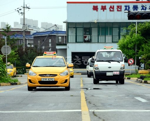 북부신진자동차운전전문학원은 양질의 교육을 위해 최신 차량 70대를 구비하고 있다. 남양주｜김민성 기자 marineboy@donga.com 트위터 @bluemarine007