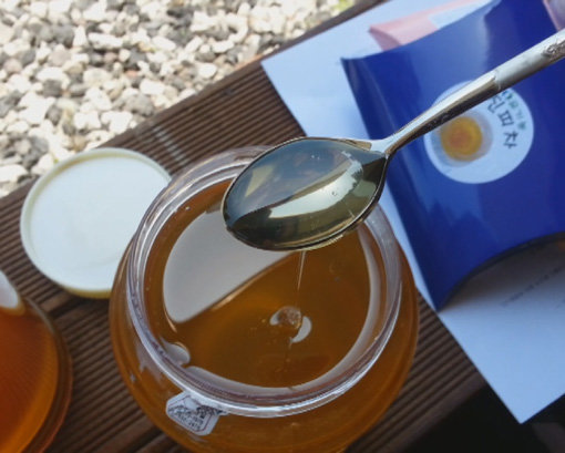벌에게 인위적으로 설탕을 먹여 생산한 사양벌꿀이 범람하는 가운데 ‘이영돈PD의 먹거리 X파일’이 ‘착한 꿀’을 찾아 나섰다. 사진제공｜채널A