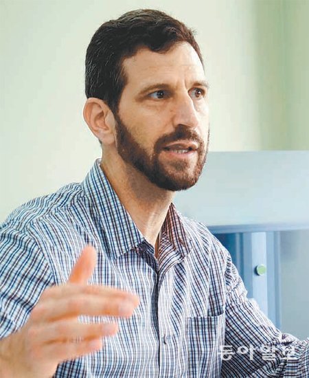 15일 만난 이스라엘 정보기술(IT) 기획자 레비 샤피로 씨는 한국의 예비창업자들에게 “좁은 내수시장이 아니라 야심 차게 해외시장을 노려라”고 주문했다. D캠프 제공