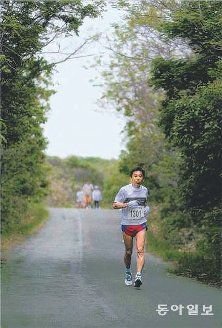 지속적인 출간, 33차례의 마라톤 완주가 보여주듯 하루키는 자신의 룰을 성실하게 지키며 삶을 꾸려간다. 동아일보DB