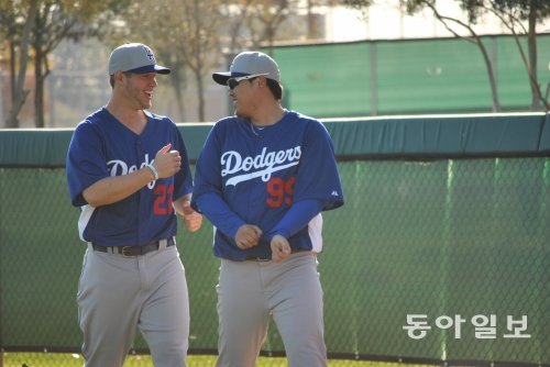 LA 다저스의 두 기동, 클레이튼 커쇼(왼쪽)와 류현진. 동아닷컴DB
