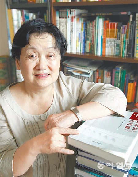 한국의 전통 및 현대 조경을 소개하는 책을 중국어로 출간해온 박경자 전통경관보전연구원장. 김경제 기자 kjk5873@donga.com