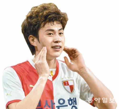 축구 팬들로부터 프로축구 최고 꽃미남으로 뽑혔던 임상협. 폭넓은 움직임과 다양한 포지션을 소화할 능력을 지닌 그는 홍명보 감독에 의해 국가대표 선수로 발탁됐다. 그가 홍명보호의 득점력 빈곤을 해결하는 데 앞장설 수 있을지 주목된다. 한국프로축구연맹 제공