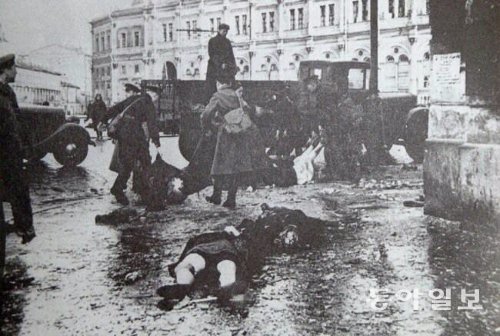 독일군의 레닌그라드 봉쇄는 1941년 9월부터 872일간 계속됐으며 소련 정부 추산에 따르면 민간인 사망자만 60여만 명에 달했다. 동아일보DB