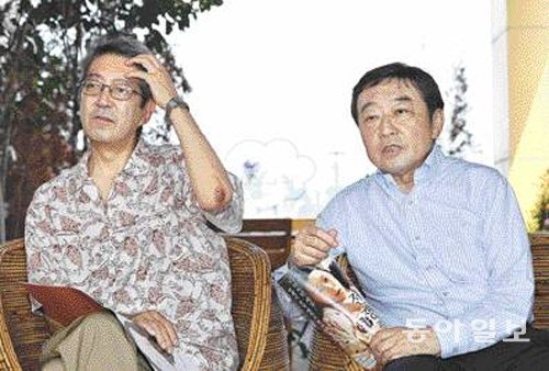 35년 친구인 아라이 하루히코 교수(왼쪽)와 데라와키 겐 교수. 두 사람은 “앞으로도 일본과 일본인의 정체성에 대한 영화를 만들고 싶다”고 밝혔다.

김재명 기자 base@donga.com