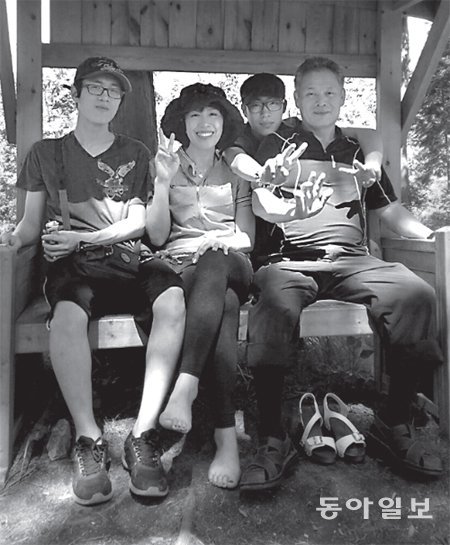 올 5월 양평 가족여행 때 찍은 가족사진. 서기순 씨는 슬하에 두 아들을 뒀다.