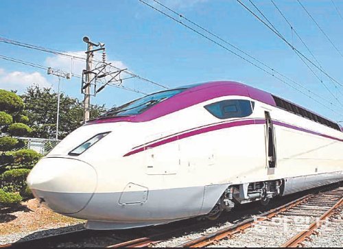 한국철도시설공단이 21일 공개한 호남고속열차. 외관은 공기역학적이고 날렵한 고속차량 이미지를 보여줬다. 한국철도시설공단 제공