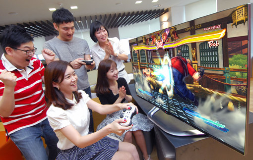 LG전자와 LG유플러스는 ‘LG 시네마3D 스마트 TV’를 통해 클라우드 게임을 즐길 수 있는 서비스를 내놨다. 사진제공｜LG전자