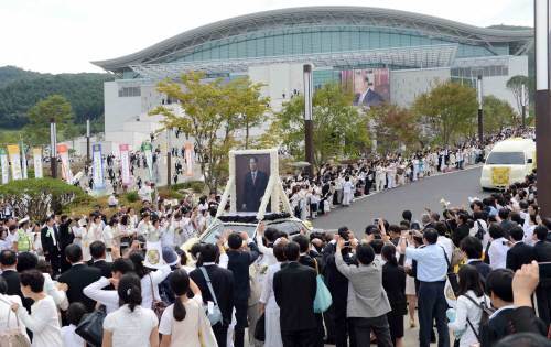 2012년 9월 15일 경기 가평군 청심평화월드센터에서 진행된 통일교 창시자 문선명 총재의 장례식 모습. 동아일보 DB
