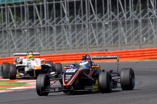 지난 7월 유로피안 F3 대회에서 영국 실버스톤 서킷을 역주하고 있는 임채원. 사진제공｜F3 조직위