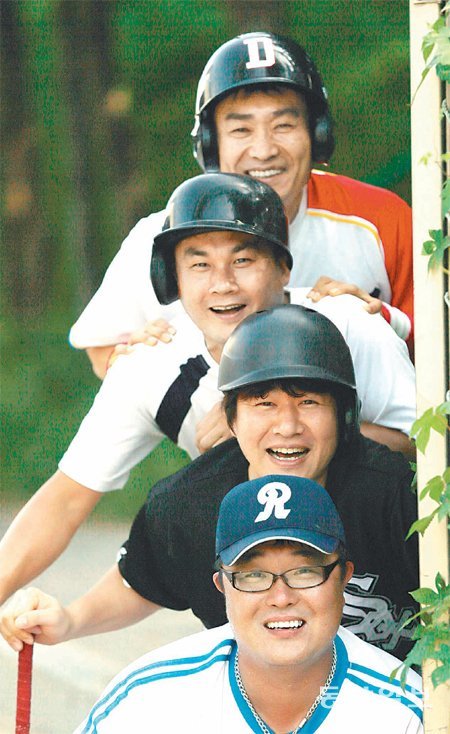 야구로 뭉친 이들의 모습은 흡사 한 형제 같다. 이들은 각자 자신을 내세우는 것이 아니라, 서로 이해하고 배려하면서 함께 하는 즐거움을 만끽하고 있다. 부천=박영대 기자 sannae@donga.com