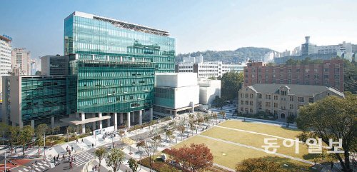서울 동작구 흑석동에 있는 중앙대 캠퍼스는 현재 공사 중인 제2 기숙사가 2014년 준공되고 9월 초에 착공하는 100주년 기념관 및 경영경제관이 2016년 문을 열면 교육여건이 지금보다 크게 개선된다. 중앙대 제공