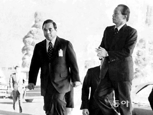 1979년 초 박정희 대통령과 차지철 경호실장(왼쪽). 동아일보DB