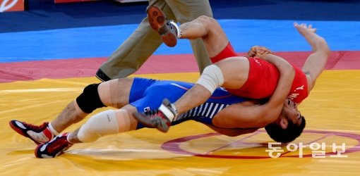 레슬링 경기의 한 장면. 사진=동아일보DB
