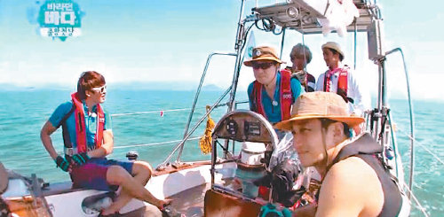 KBS 예능 ‘바라던 바다’에서는 남자들이 작은 요트를 타고 바다로 나가 1박 2일간 항해한다. KBS 방송 화면 촬영