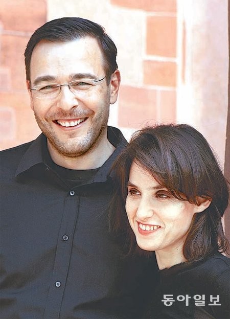 공연에서 빈틈없는 호흡을 보여준 카운터테너 안드레아스 숄(왼쪽)과 그의 아내인 피아니스트 타마르 할페린. 마스트미디어 제공