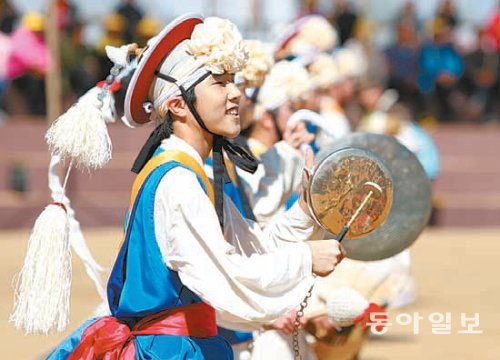 춤과 가락의 원형이 잘 살아 있는 경기 지역 광지원 농악. 한국민속예술축제 제공