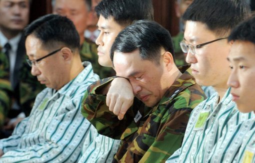 2010년 4월 7일 경기 성남 국군수도병원에서 열린 기자회견에서 눈물을 흘리는 최원일 당시 천안함 함장.