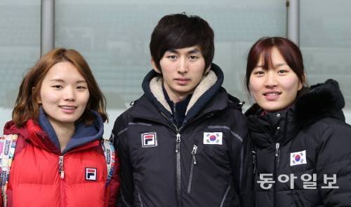 박세영(가운데)이 쇼트트랙 2차 월드컵 남자 1000m 결승전에서 동메달을 목에 걸었다. 동아일보DB