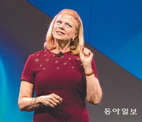 9일 싱가포르에서 열린 IBM 인터커넥트 행사에서 버지니아 로메티 IBM 회장은 “정보는 21세기 산업혁명의 원천”이라고 말했다. IBM 제공