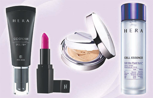 왼쪽부터 헤라의 ‘CC크림’, ‘루즈홀릭 247호’, ‘UV 미스트 쿠션’, ‘셀 에센스’.