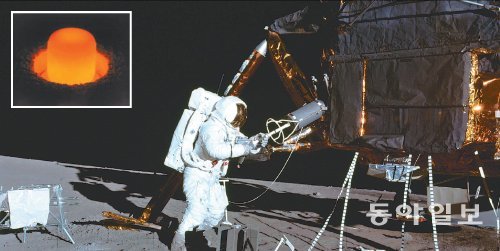 우주인이 플루토늄-238을 원료로 만든 원자력 전지를 들여다보고 있다. 두 번째로 달 탐사에 성공한 아폴로 12호에 플루토늄-238 원자력 전지가 활용됐으며, 화성 탐사선 큐리오시티에도 플루토늄-238 원자력 전지가 장착됐다. 작은 사진은 정제된 플루토늄-238의 모습. 우주 탐사선에 장착되는 원자력 전지의 연료로 가장 안정적인 성능을 낼 수 있지만 전 세계적으로 공급이 급격히 줄어들었다. 위키미디어 제공