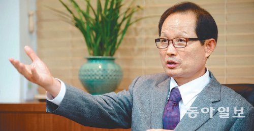 송희영 건국대 총장은 “사회에 진출한 건국대 졸업생의 평판이 명문대 출신자들에 비해 뒤지지 않는다”며 “많은 졸업생이 국내 중견기업들의 주축으로 활약하고 있다”고 자랑했다. 건국대 제공