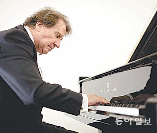 투명하고 맑은 연주를 들려준 피아니스트 루돌프 부흐빈더. 한국미래비전연구원 제공