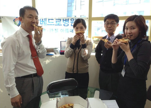 <피자 간식을 전달 받은 서울 도곡동 강남베드로병원>