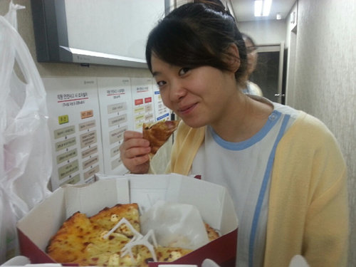<피자 간식을 전달 받은 경기도 성남 바른세상병원>