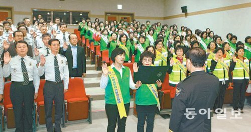 광주지방경찰청 빛고을 홀에서 6일 정순도 광주지방경찰청장 등 경찰관들과 새마을부녀회장 등 200여명이 참석한 가운데 새마을부녀 안심이 순찰대 발대식이 열렸다. 광주지방경찰청 제공