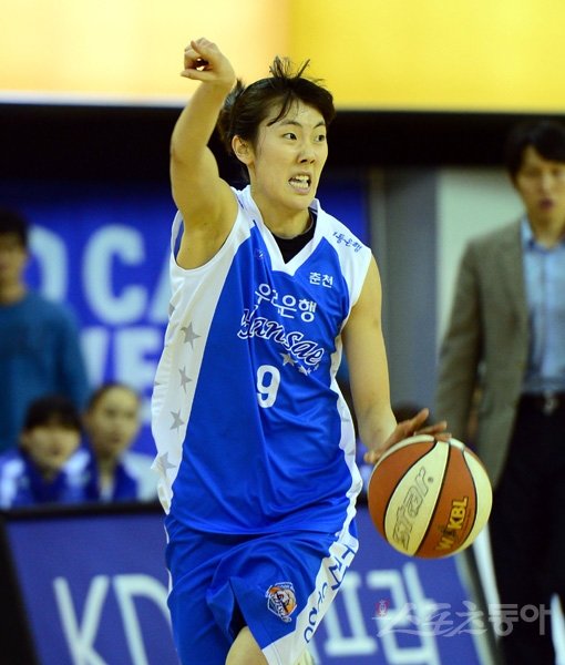 우리은행 박혜진은 최근 끝난 제25회 아시아여자농구선수권대회에서 좋은 경험을 했다. 일본, 중국과 상대한 그녀는 대표팀의 젊은 기수로서 큰 책임감을 느끼고 돌아왔다. 스포츠동아DB