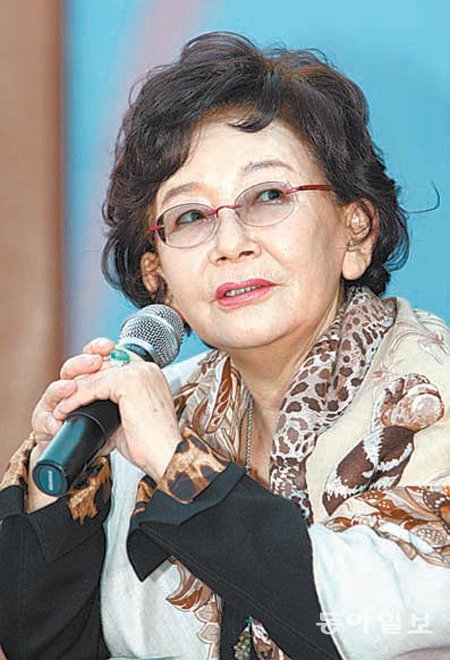 김수현 작가 홈페이지(kshdrama.com)에 따르면 ‘세 번 결혼하는 여자’는 작가의 59번째 TV 드라마다. 동아일보DB