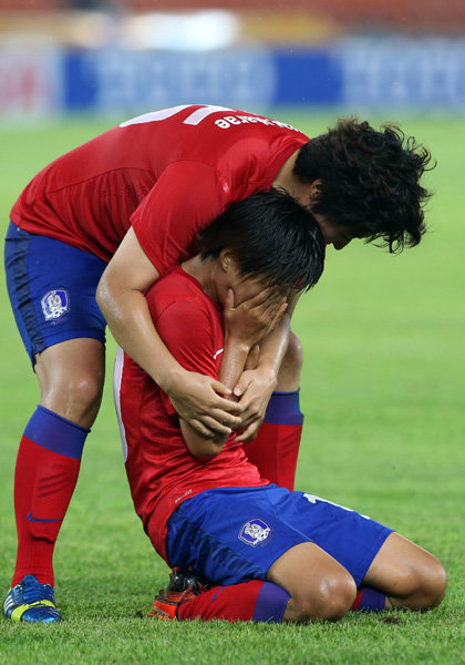 축구협회가 여자축구를 앞으로 적극 지원해야 지소연(아래)처럼 눈물 흘리는 선수가 없을 것이다.  스포츠동아DB