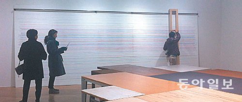 안규철 씨의 관객참여형 작품 ‘마음속의 수평선’. 고미석 기자 mskoh119@donga.com