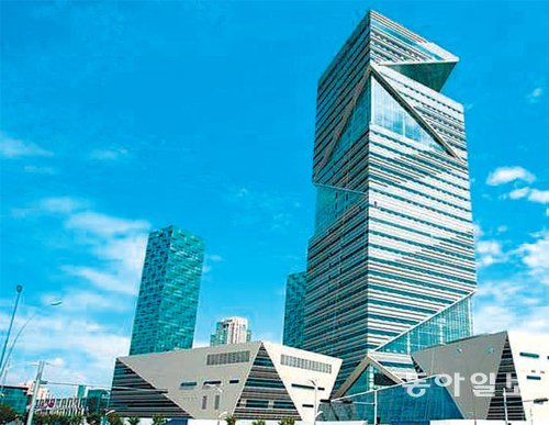 8개 국제기구가 입주하는 인천 송도국제도시 내 글로벌타워. 인천경제자유구역청 제공