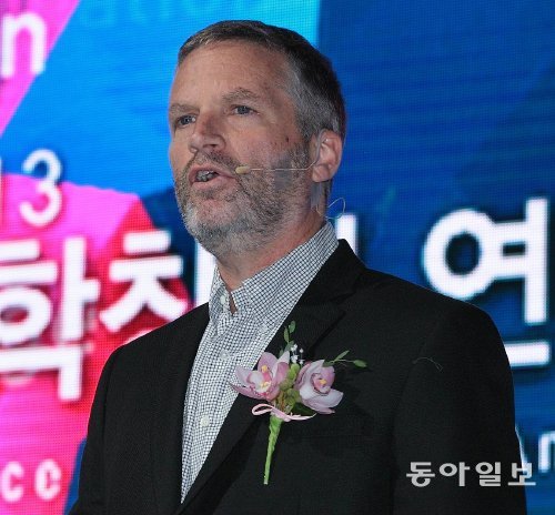 스티븐 브라운 미국 피어슨 재단 뉴러닝인스티튜트 소장은 “청소년 스스로가 주체적인 행위자가 돼 자신의 라이프 스타일을 구축할 수 있는 환경을 만들어줘야 창조적인 젊은 CEO가 탄생한다”고 강조했다. 한국과학창의재단 제공