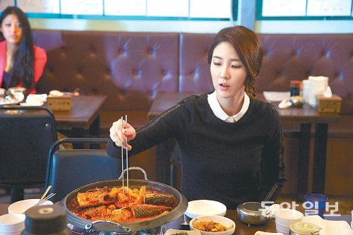 ‘1인 가구 드라마’를 표방하는 tvN ‘식샤를 합시다’는 싱글족의 식사 이야기가 극의 중심을 이룬다. CJ E&M 제공