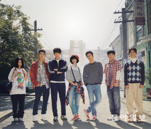 1990년대 대학가 문화를 맛깔나게 묘사하며 이른바 ‘복고 열풍’을 일으키고 있는 tvN 드라마 ‘응답하라 1994’. tvN 제공